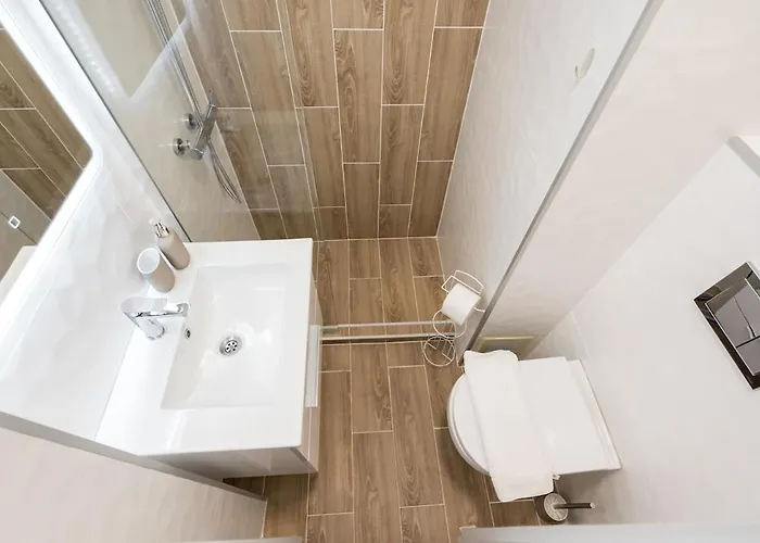 Old Charm Бухарест